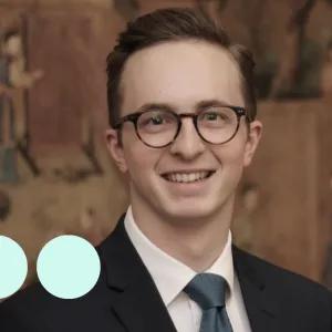 Man with glasses and suit 