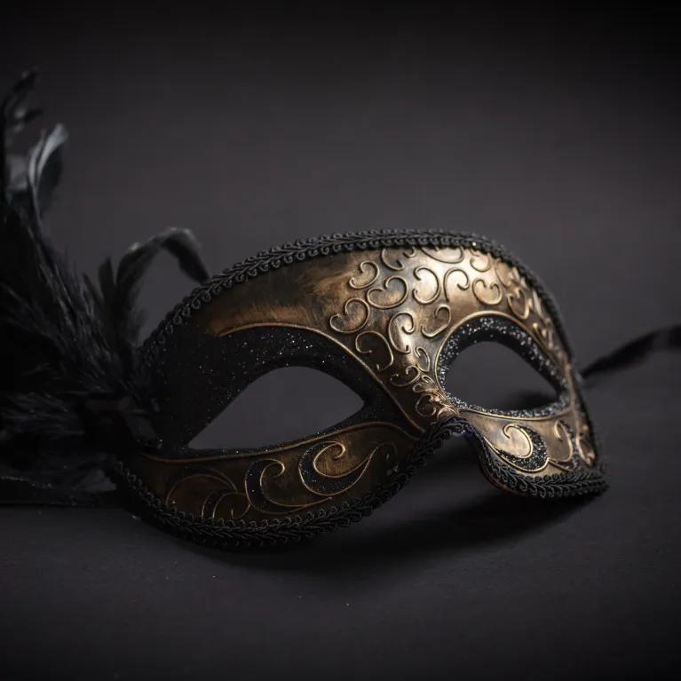 Theatrical eye mask with feather